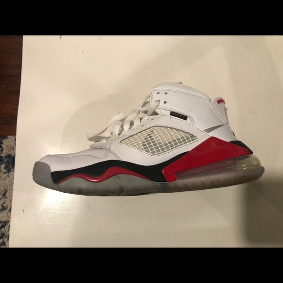 Nike Air Jordan Mara 270 Fire Red - Picture 3 of 3
